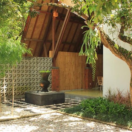 Komoreya Guesthouse Kejayan Esterno foto
