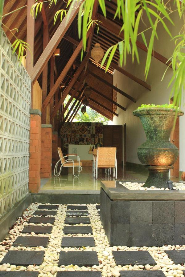 Komoreya Guesthouse Kejayan Esterno foto